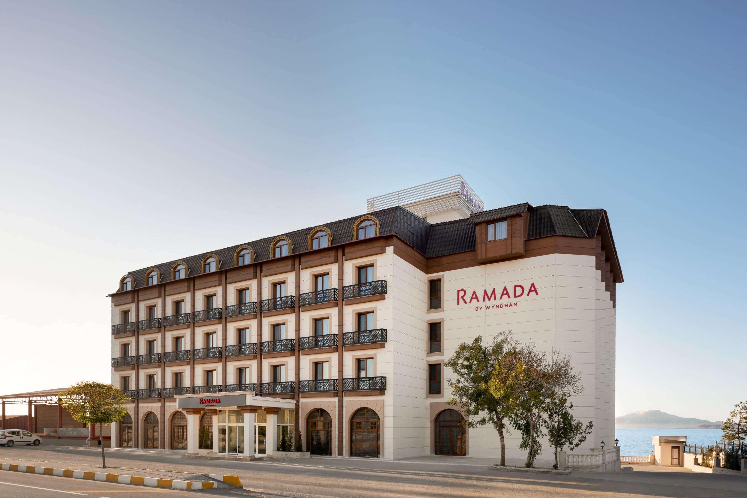 Ramada By Wyndham Van Exterior photo